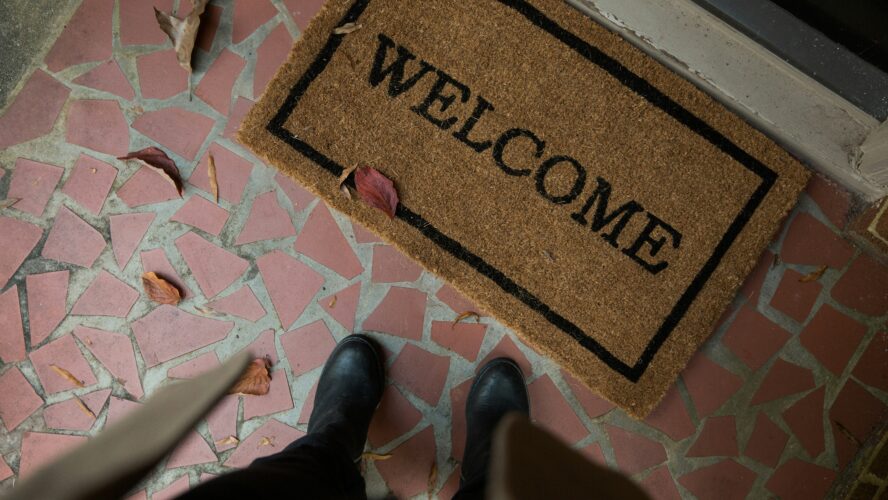 doormat and someone outside frontdoor
