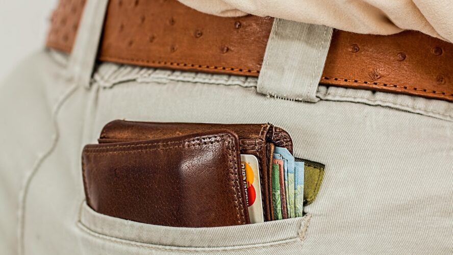 Wallet_in_pocket