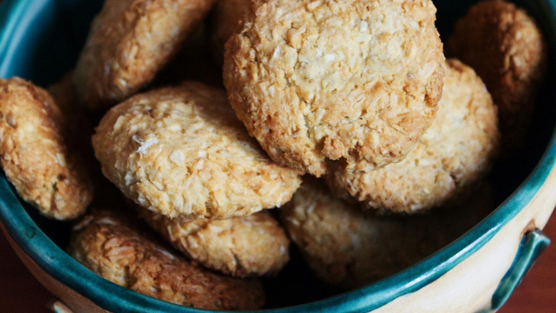 Oat biscuits in a blue bowl