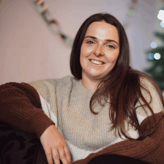 Jade, a young white lady with dark brown hair, smiling